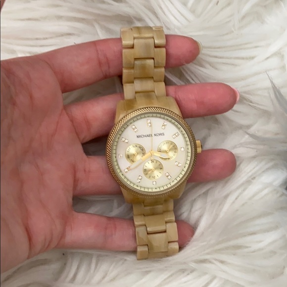 MOVING SALE! Michael Kors light tortoise shell watch - Picture 3 of 5